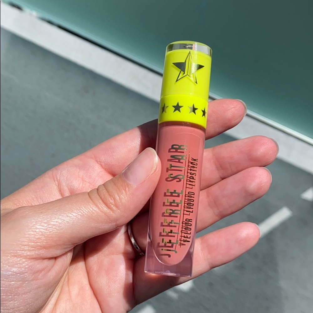 Jeffree Star Cosmetics Velour Lipstick: fully nude